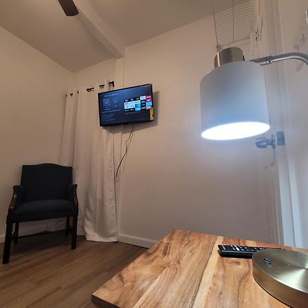One Room In A Renovated Duplex House Near Fsu 탤러해시 외부 사진