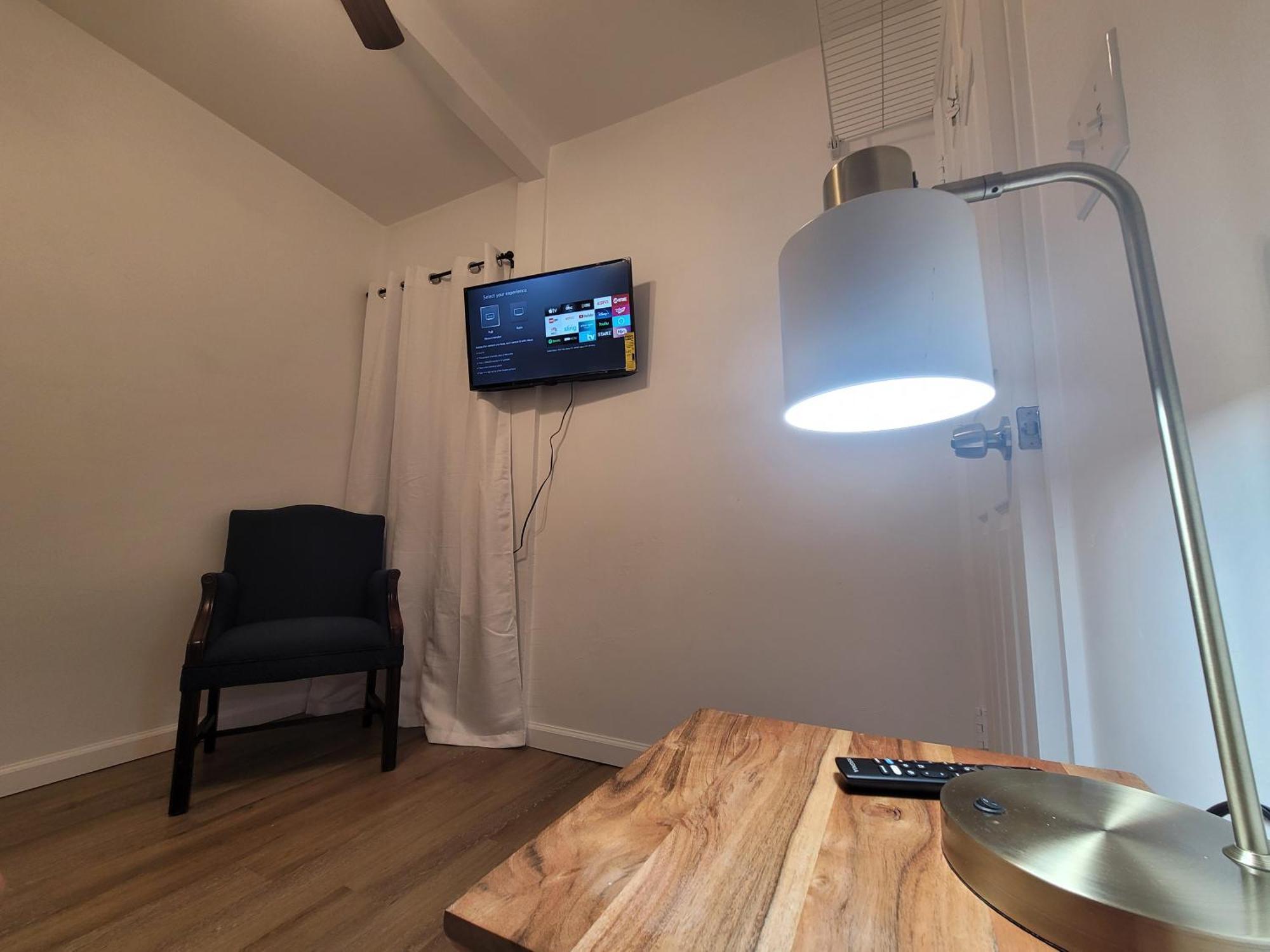 One Room In A Renovated Duplex House Near Fsu 탤러해시 외부 사진